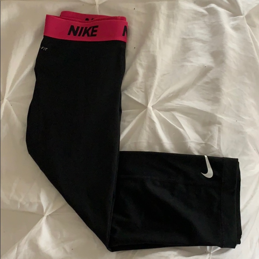 Nike Dri-Fit Leggings • cropped